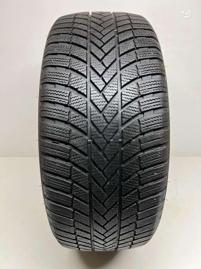 Bridgestone Blizzak LM005 2022m, winter 245/45 R19