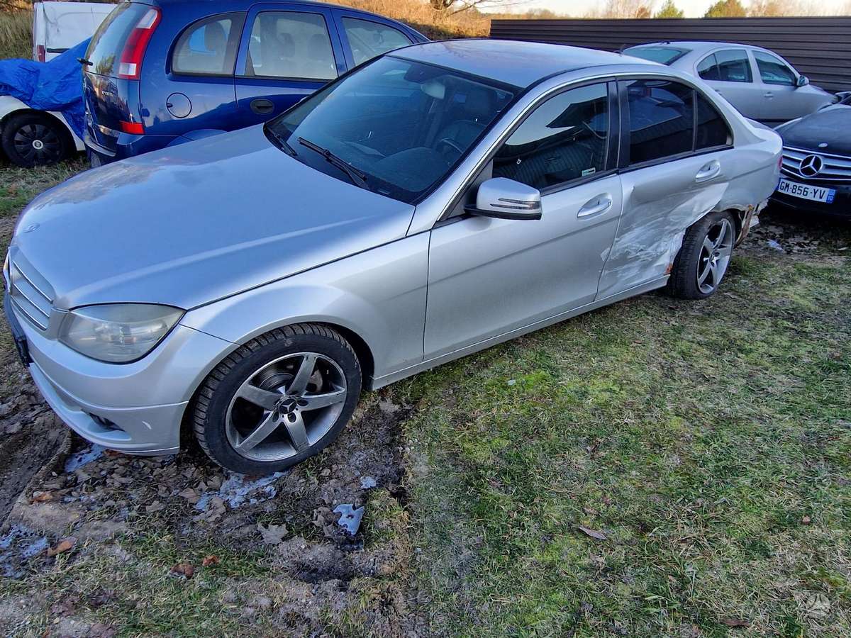 Mercedes-Benz C klasė dalimis