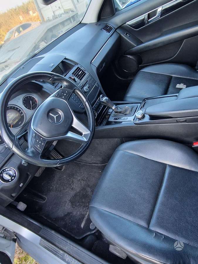 Mercedes-Benz C klasė dalimis