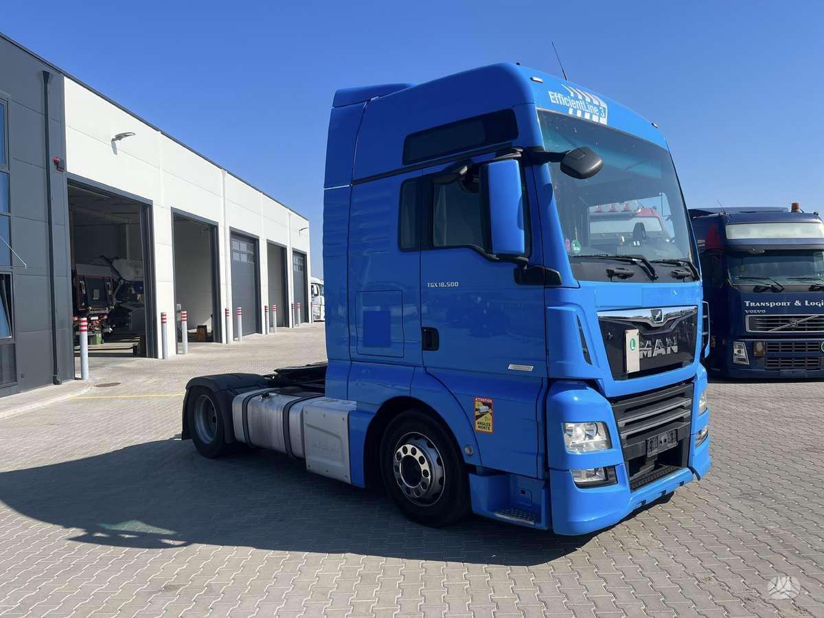 MAN TGX18.500 LOWDECK, double sleeper