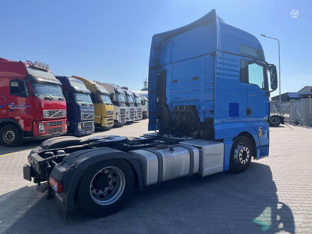 MAN TGX18.500 LOWDECK, double sleeper