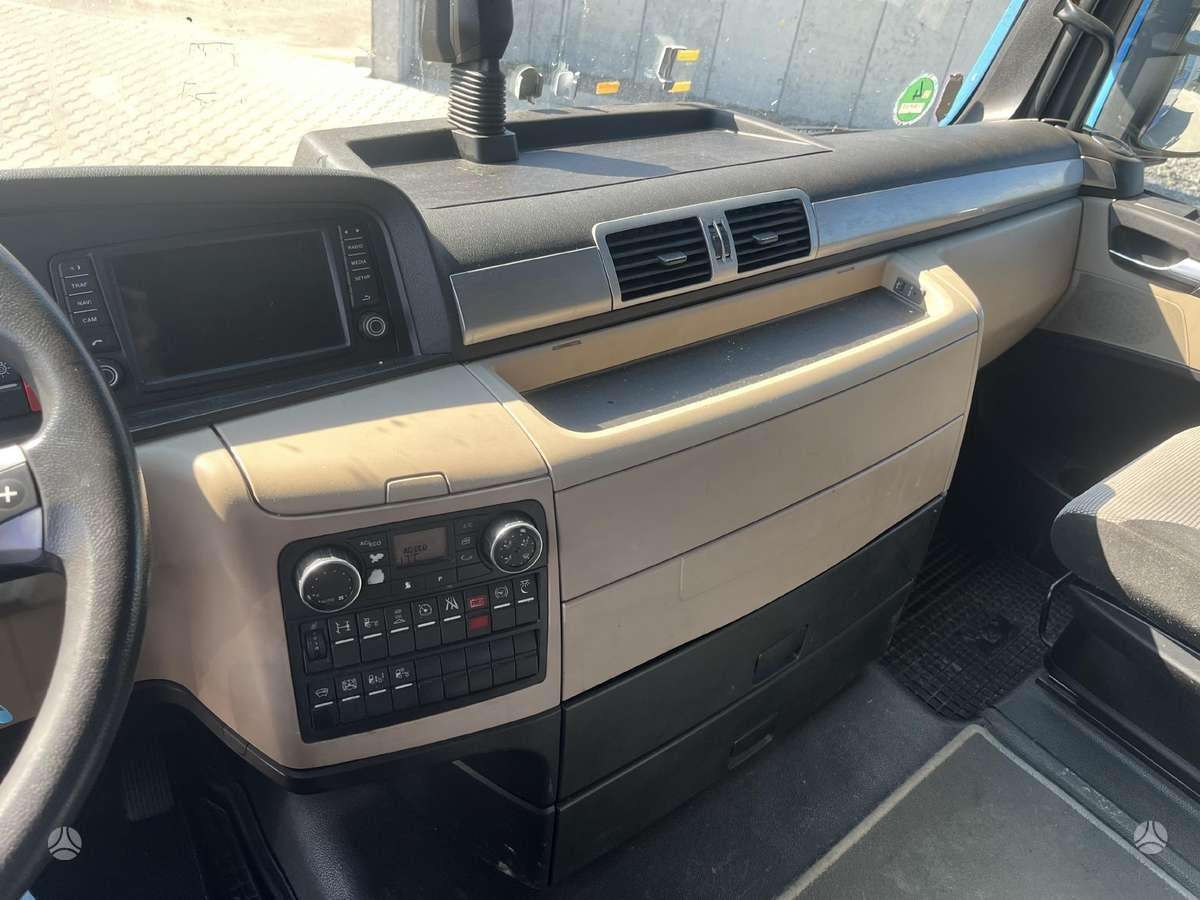 MAN TGX18.500 LOWDECK, double sleeper