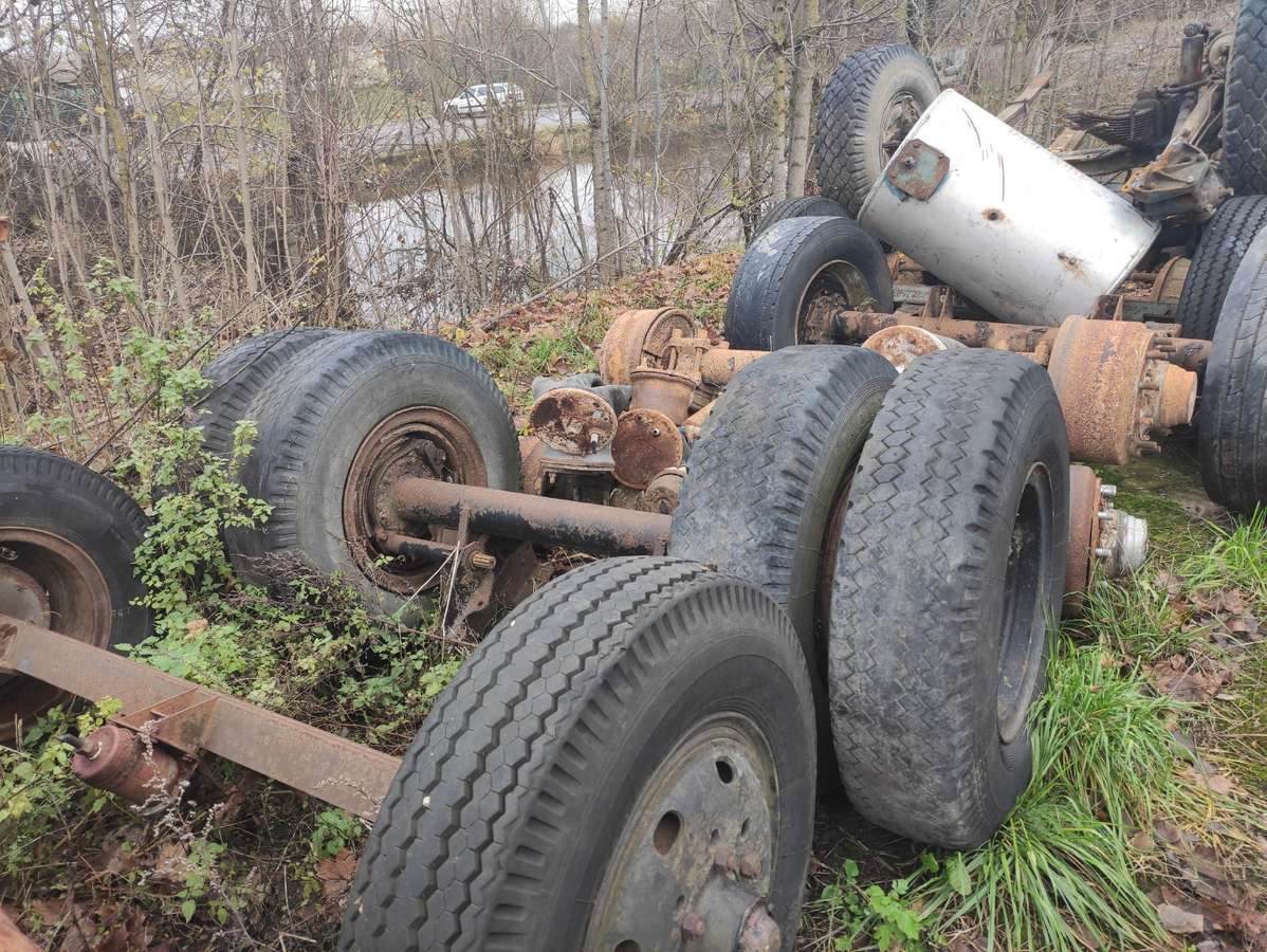 -Kita- Padargai, žemės dirbimo / ruošimo technika