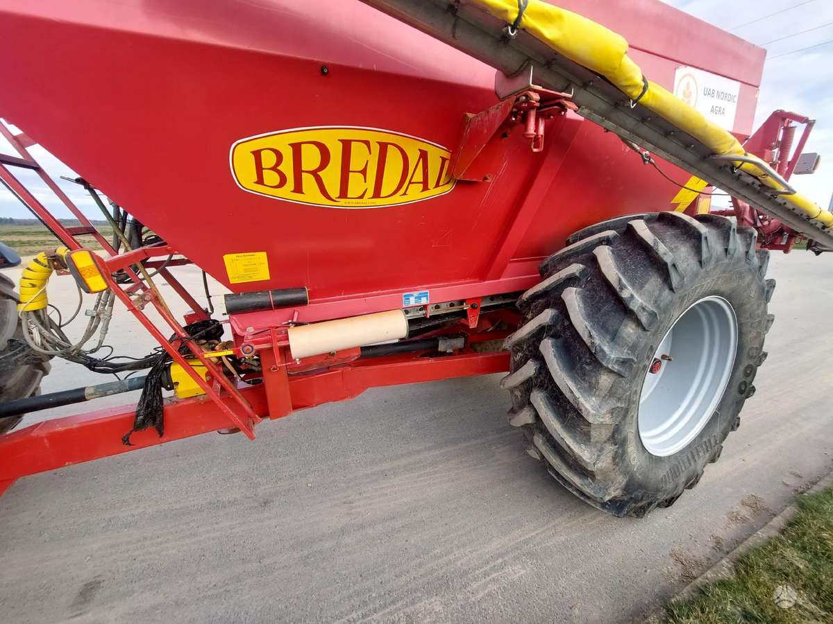 Bredal K105, spreaders