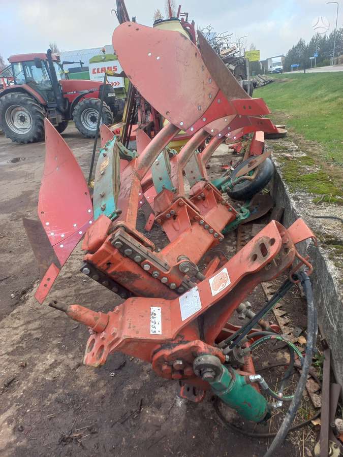 Kverneland E-160, ploughs