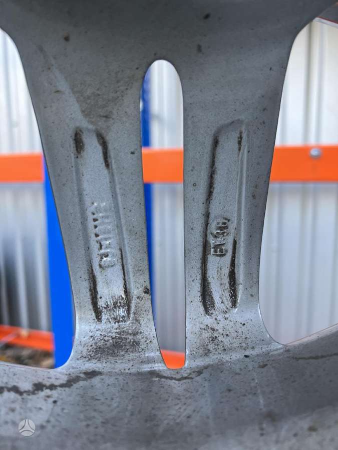 Pirelli Ice Zero, winter 235/60 R18