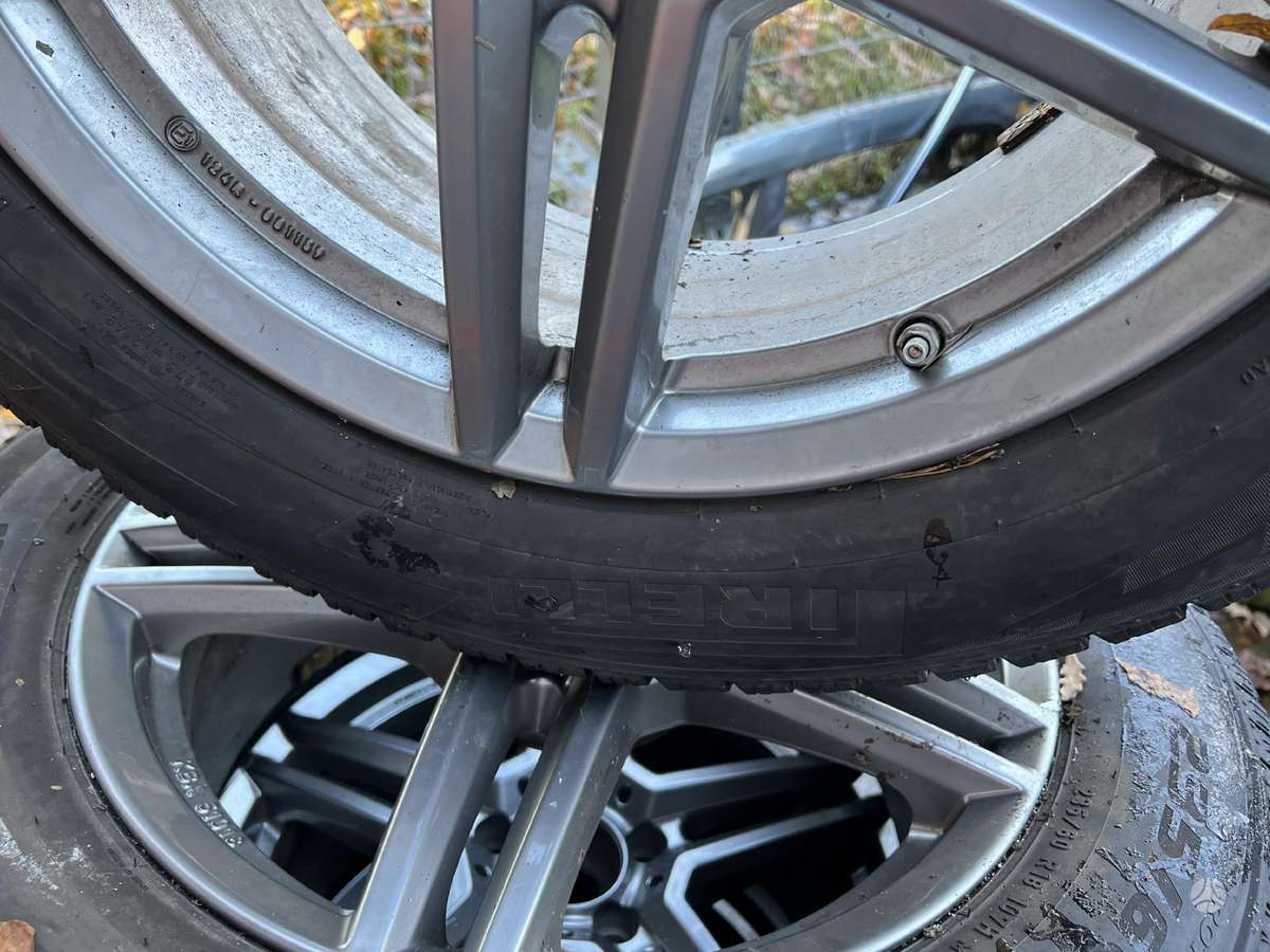 Pirelli Ice Zero, žieminės 235/60 R18