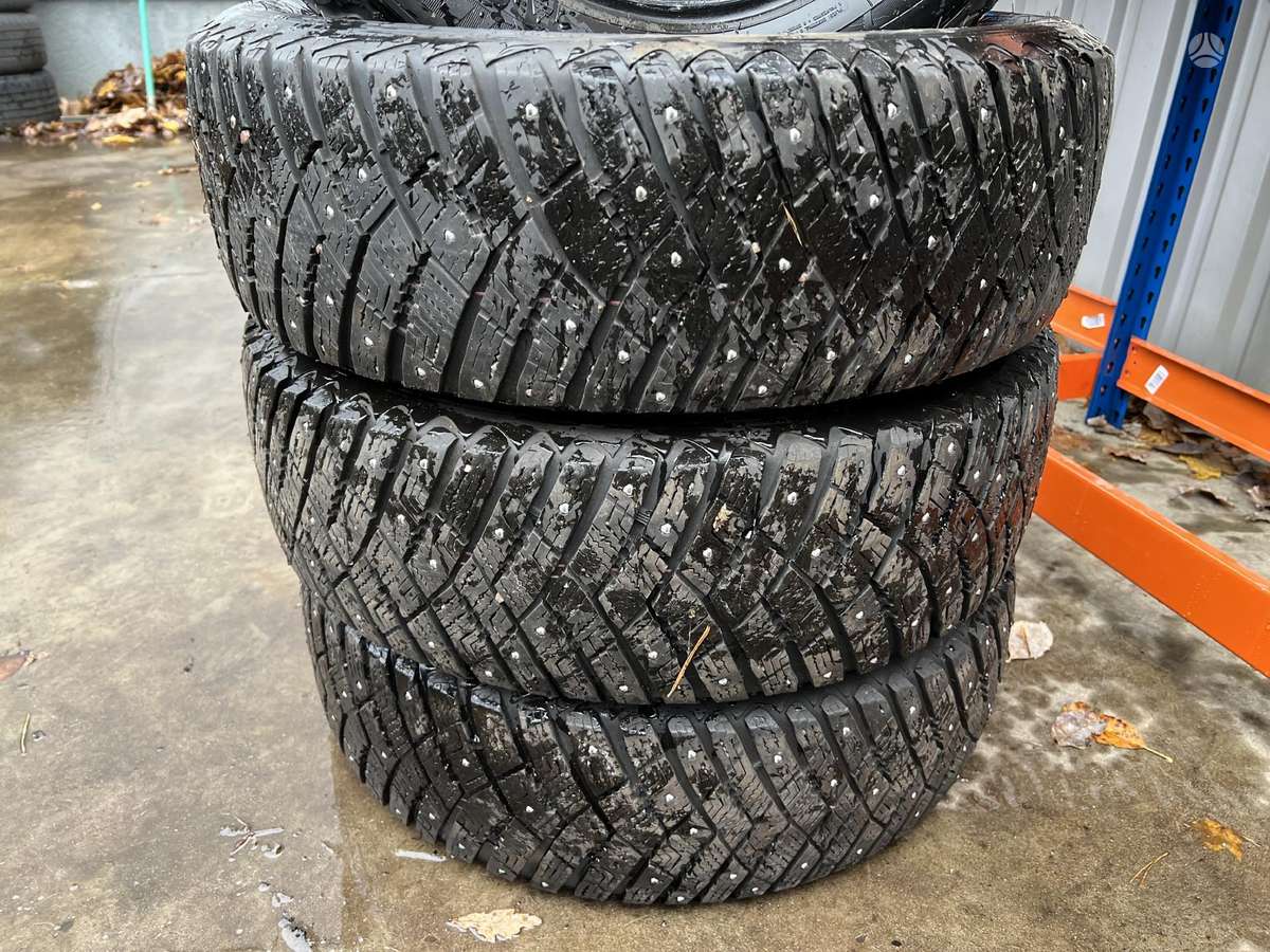 Goodyear Eagle UltraGrip, žieminės 215/65 R17