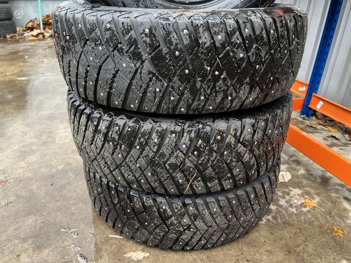 Goodyear Eagle UltraGrip, зимние 215/65 R17