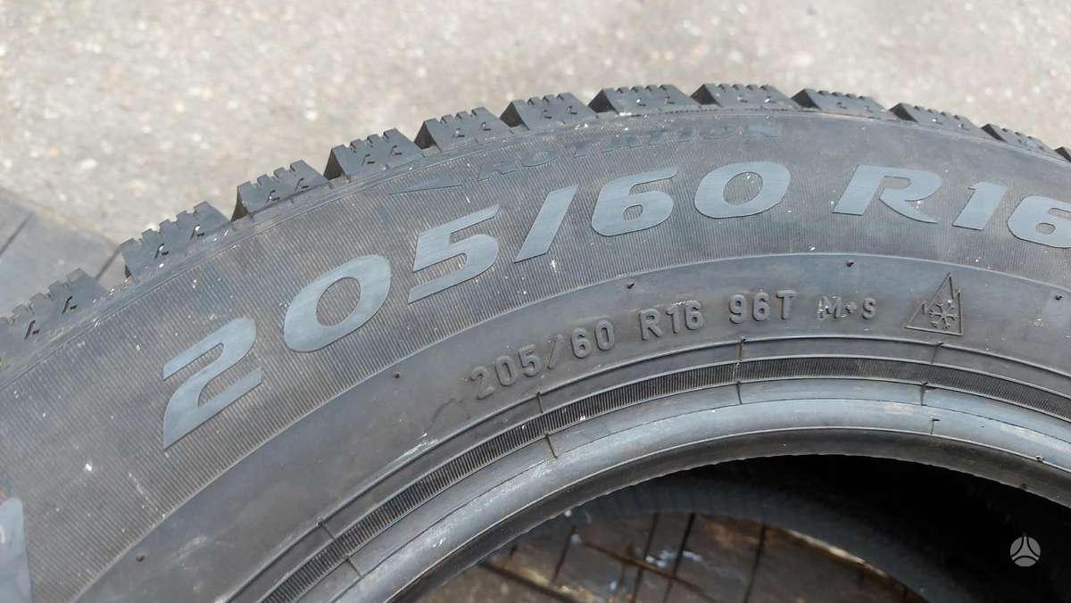 Pirelli Ice Zero 100 proc., зимние 205/60 R16