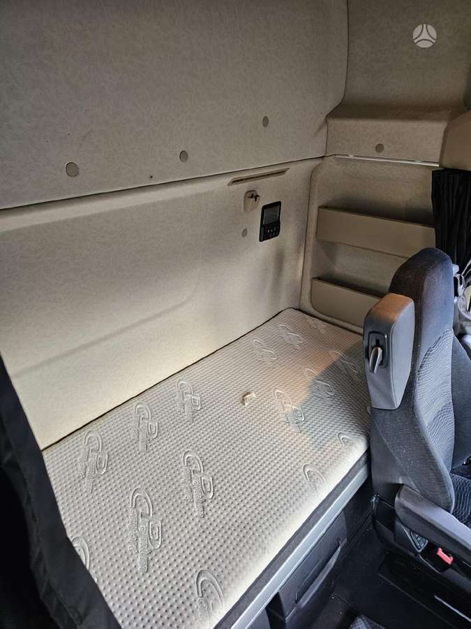 Mercedes-Benz ACTROS 1848, single sleeper