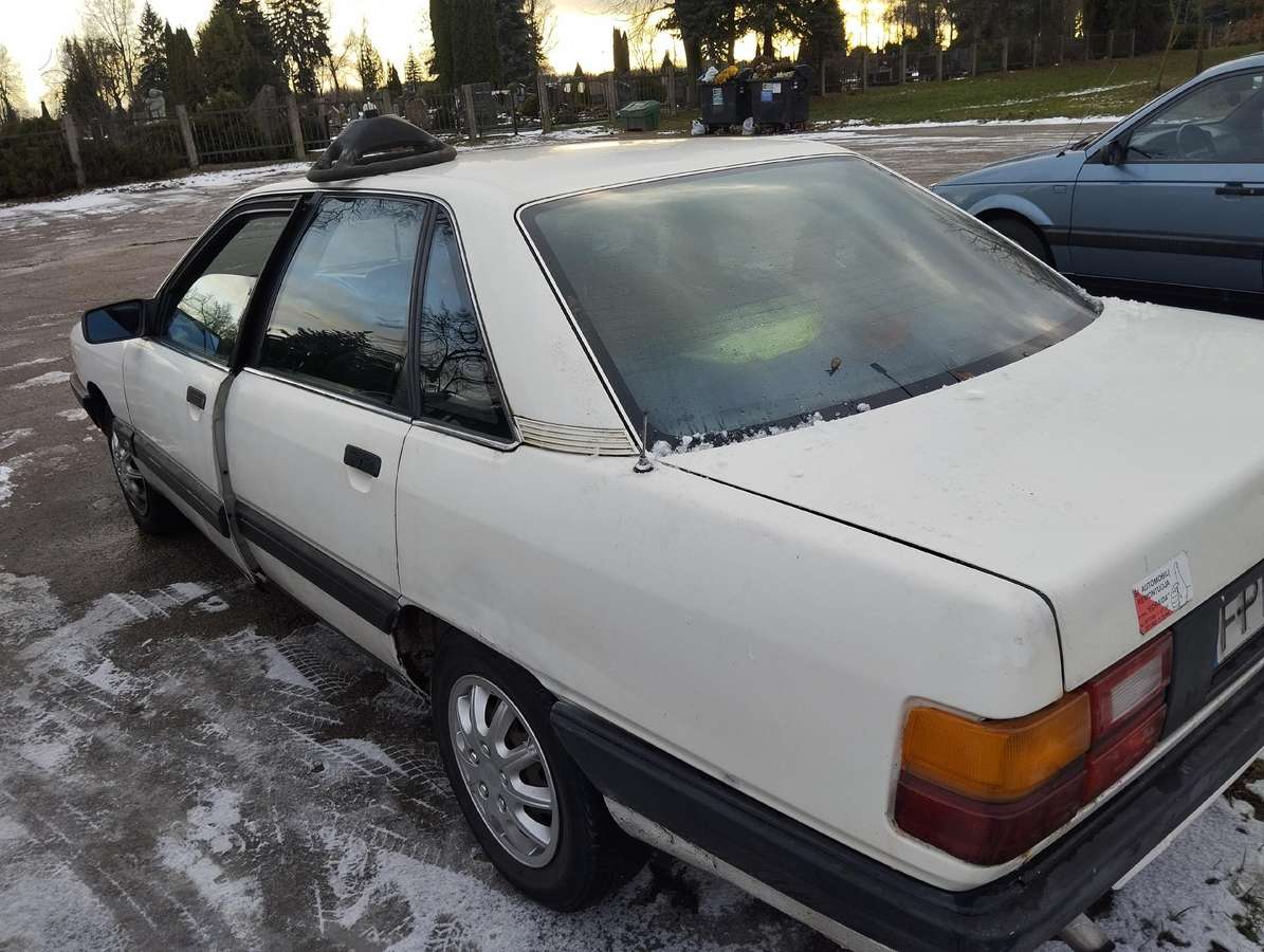 Audi 100 2 0 benzinas karbiuratorius