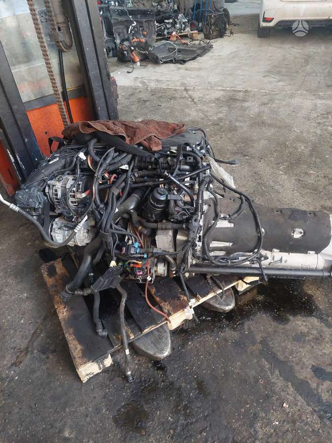 BMW 740 детали двигателя