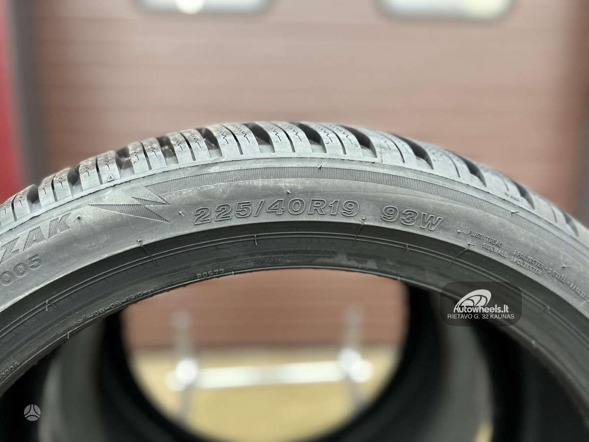 Bridgestone Blizzak LM005, зимние 225/40 R19