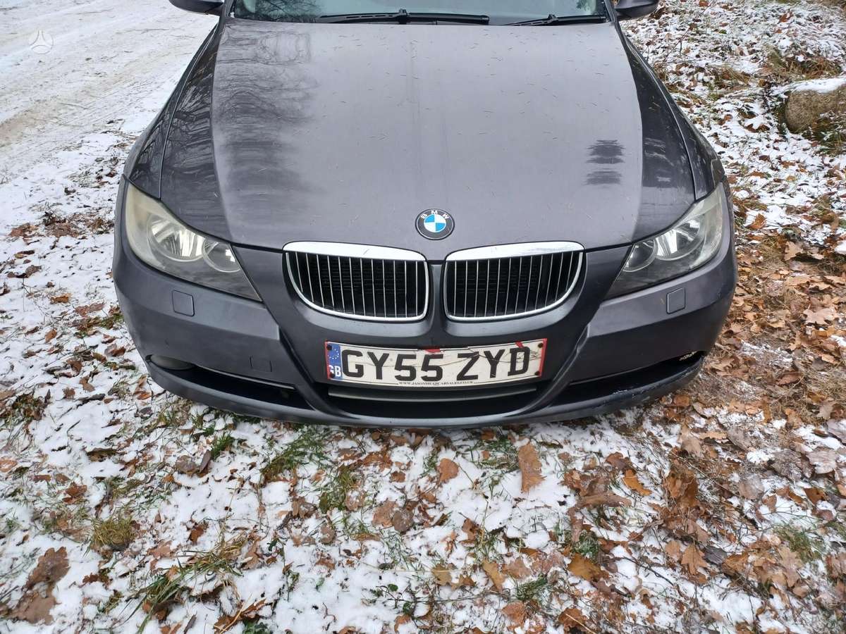 BMW 330 Gryzo savo eiga