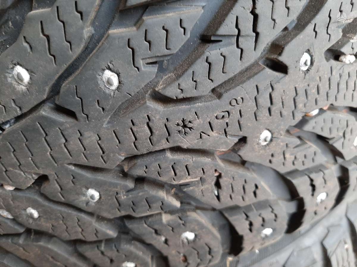 Nokian, зимние 235/45 R19