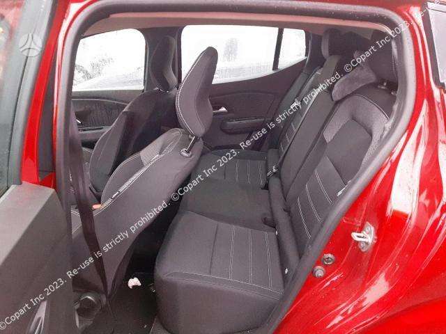 Dacia Sandero dalimis