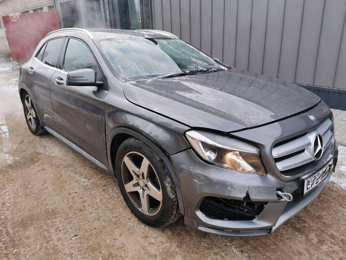 Mercedes-Benz GLA200 по частям