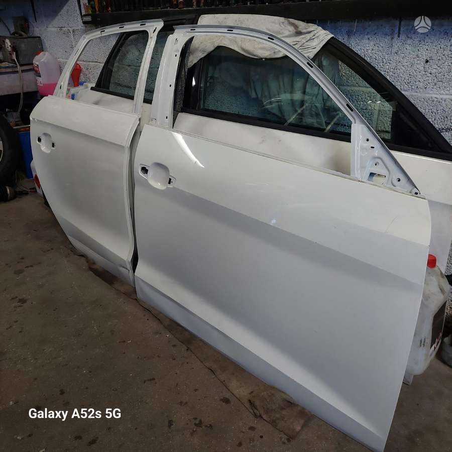 Audi A1 двери
