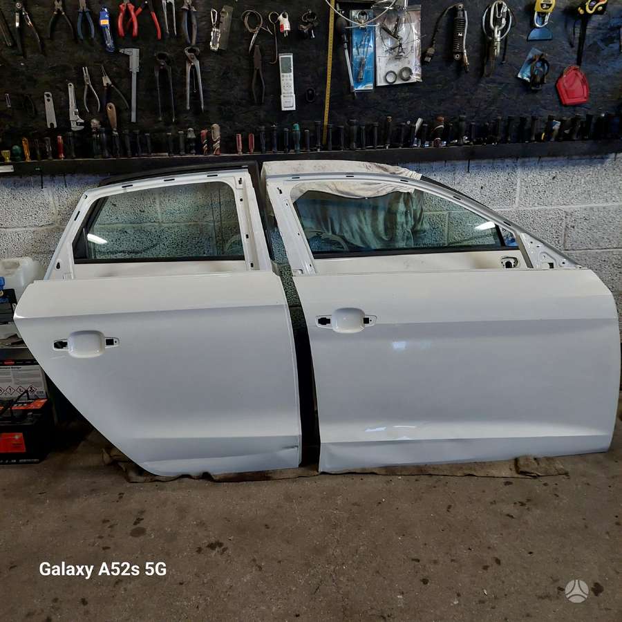 Audi A1 двери