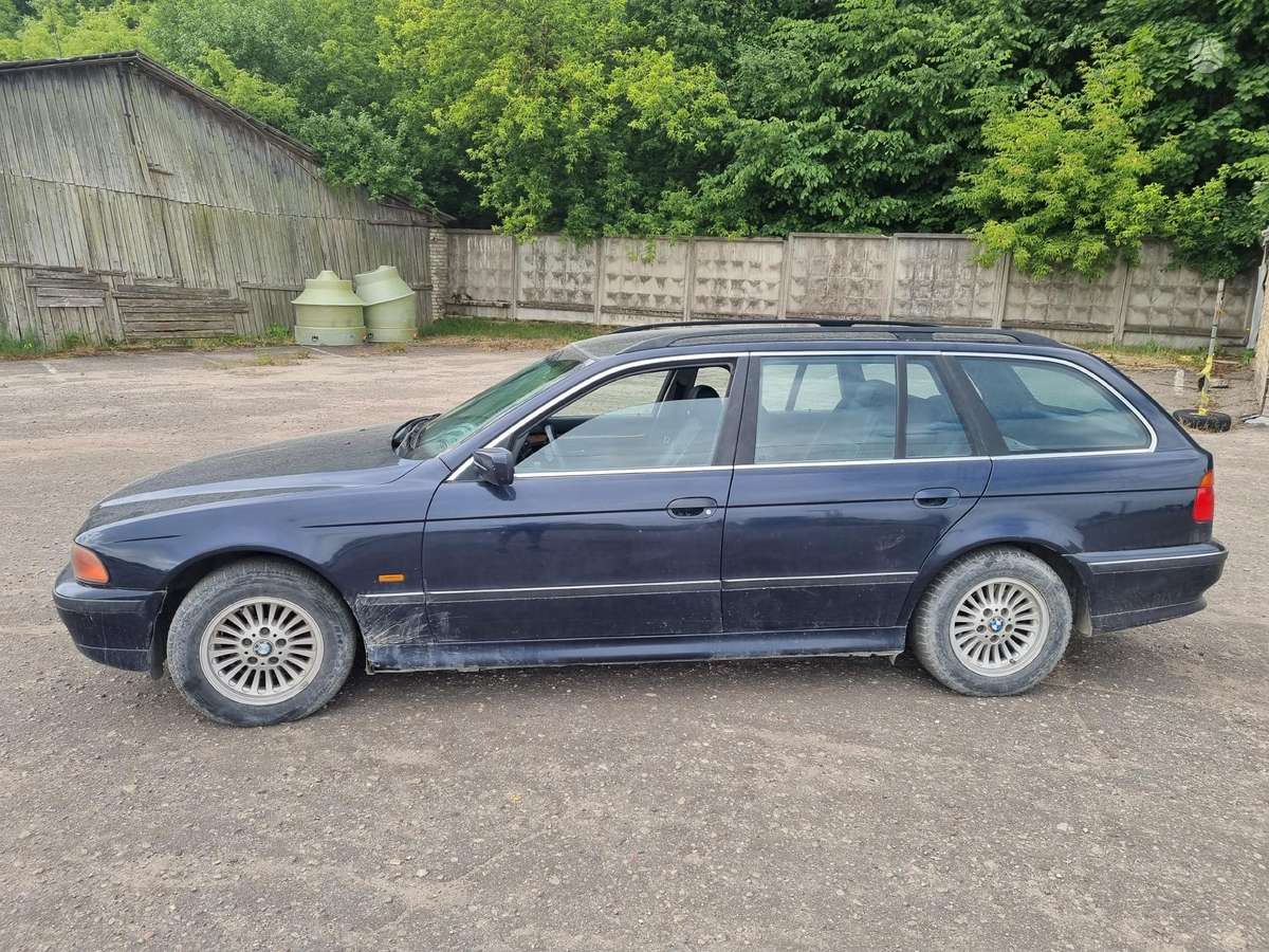 BMW 525 Taipat ir perkam b m w markes auto