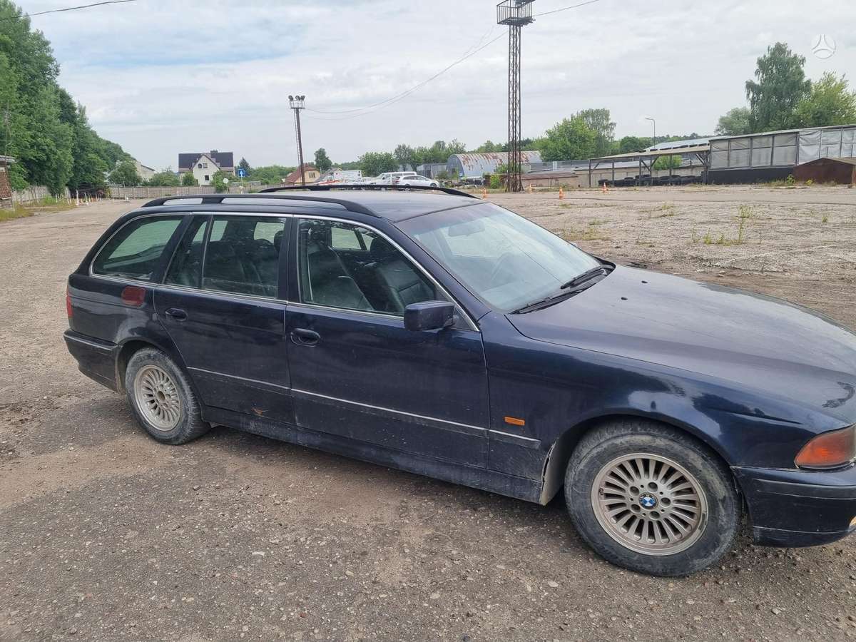 BMW 525 Taipat ir perkam b m w markes auto