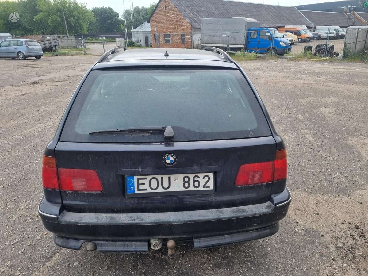BMW 525 Taipat ir perkam b m w markes auto