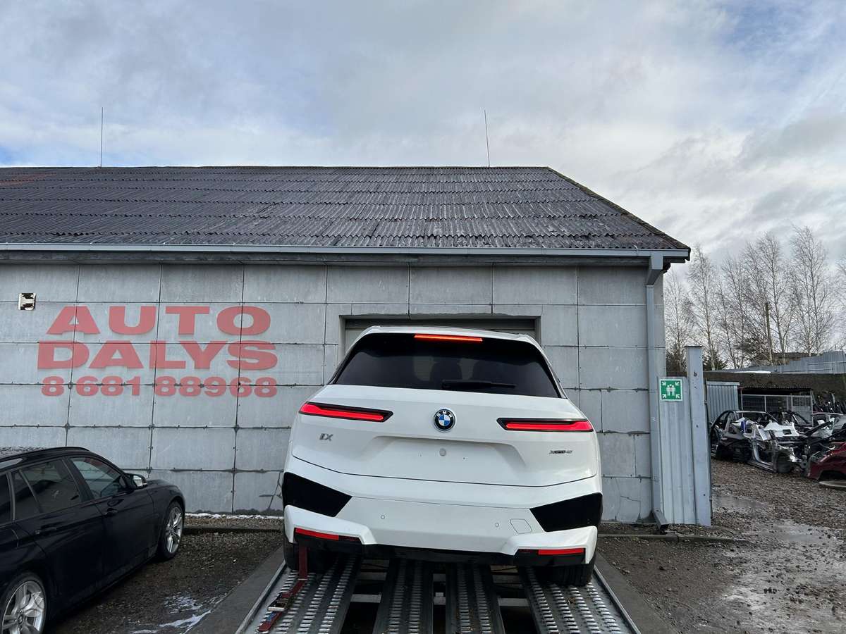 BMW iX