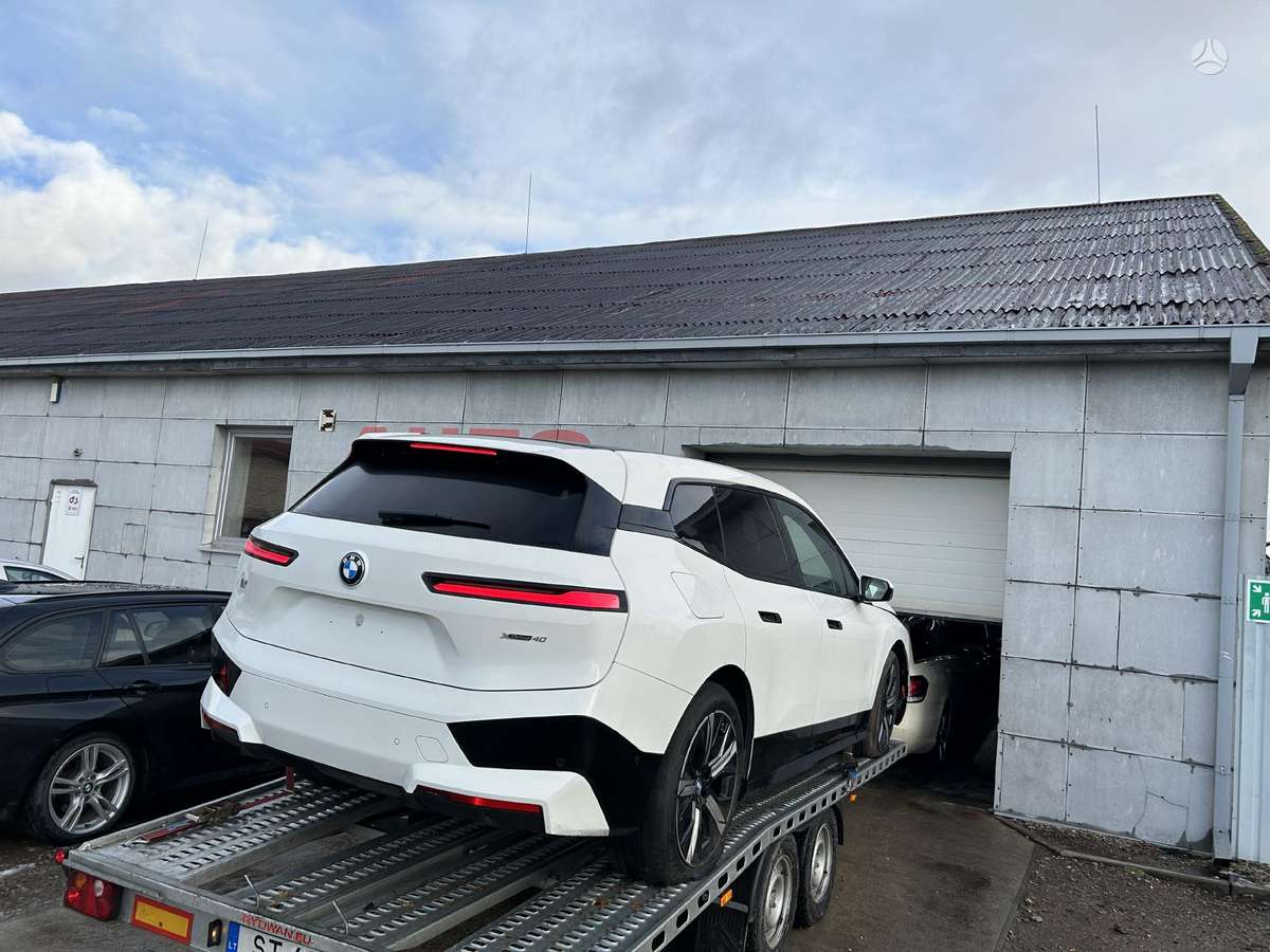 BMW iX