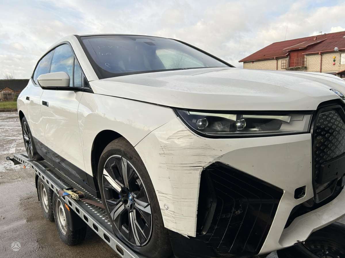 BMW iX