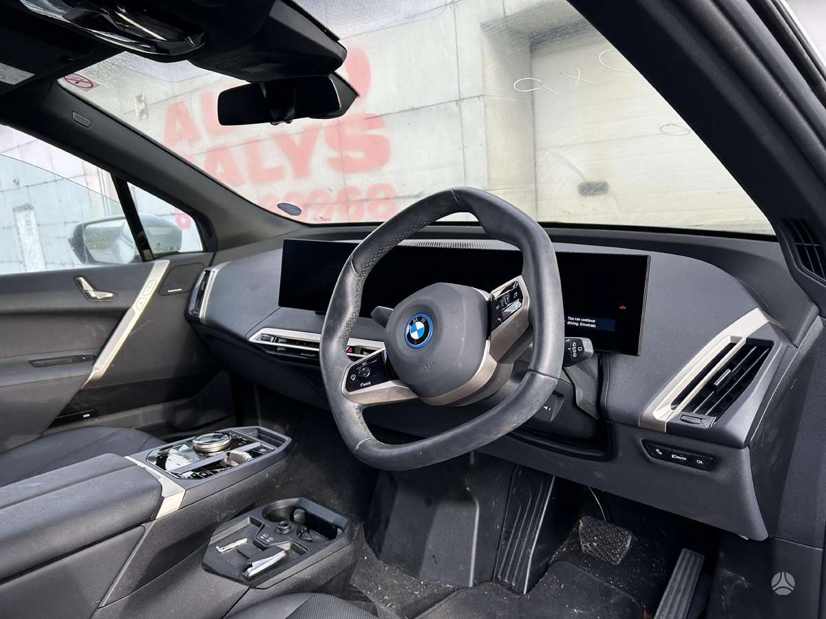 BMW iX