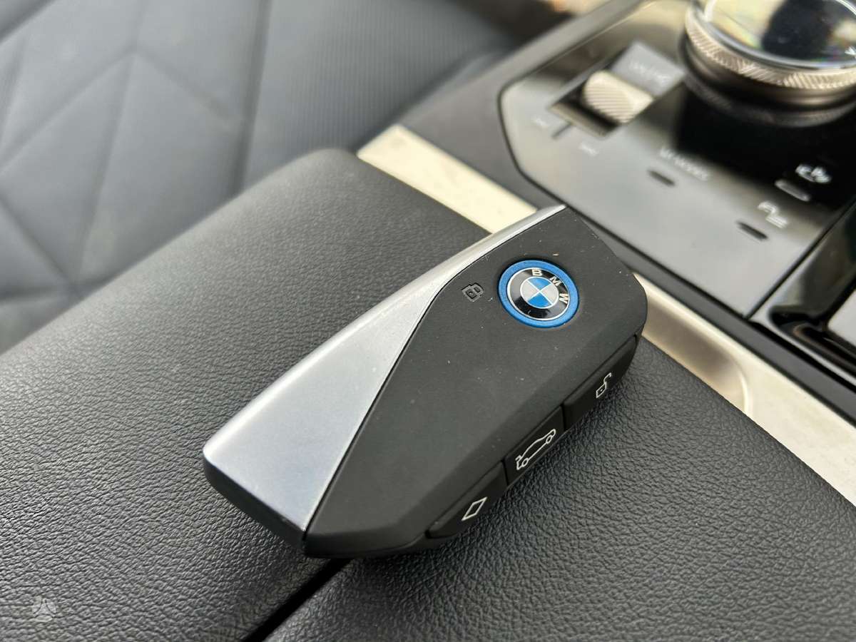 BMW iX