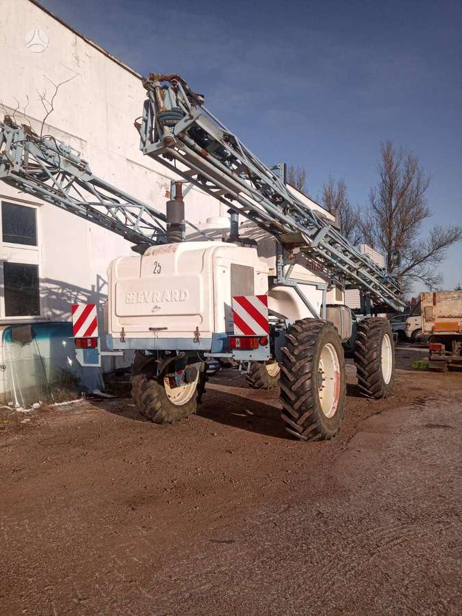 Hardi AP9L, self-propelled sprayers