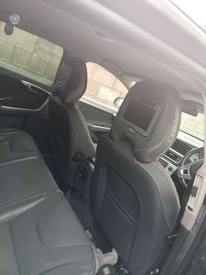 Volvo V60 rezerves daļās. R design