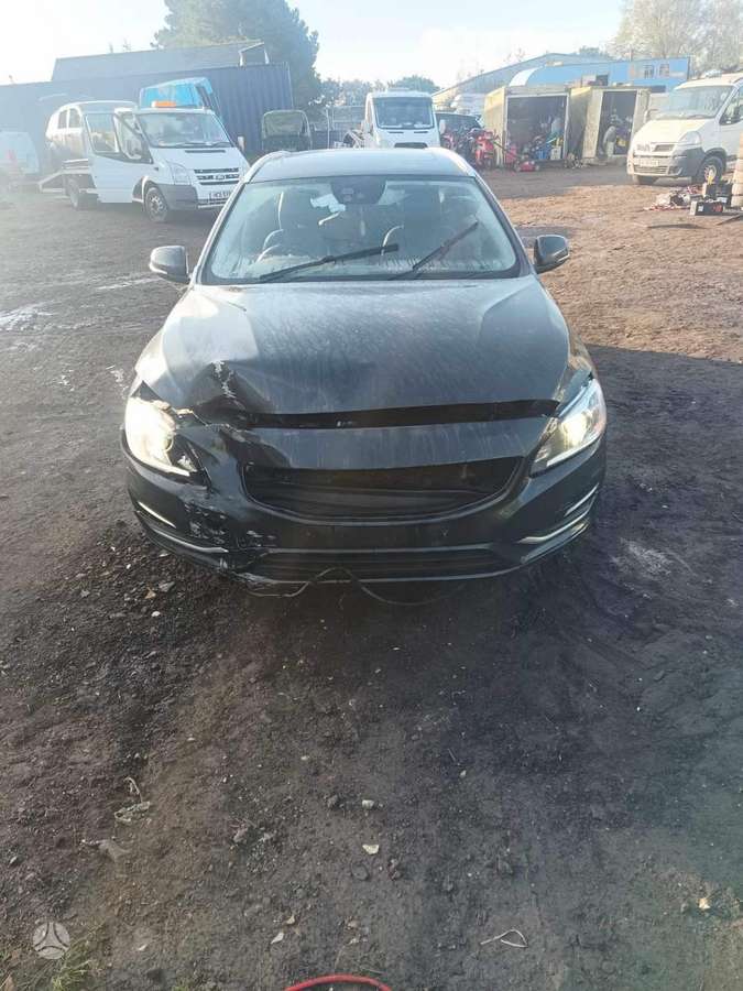 Volvo V60 dalimis