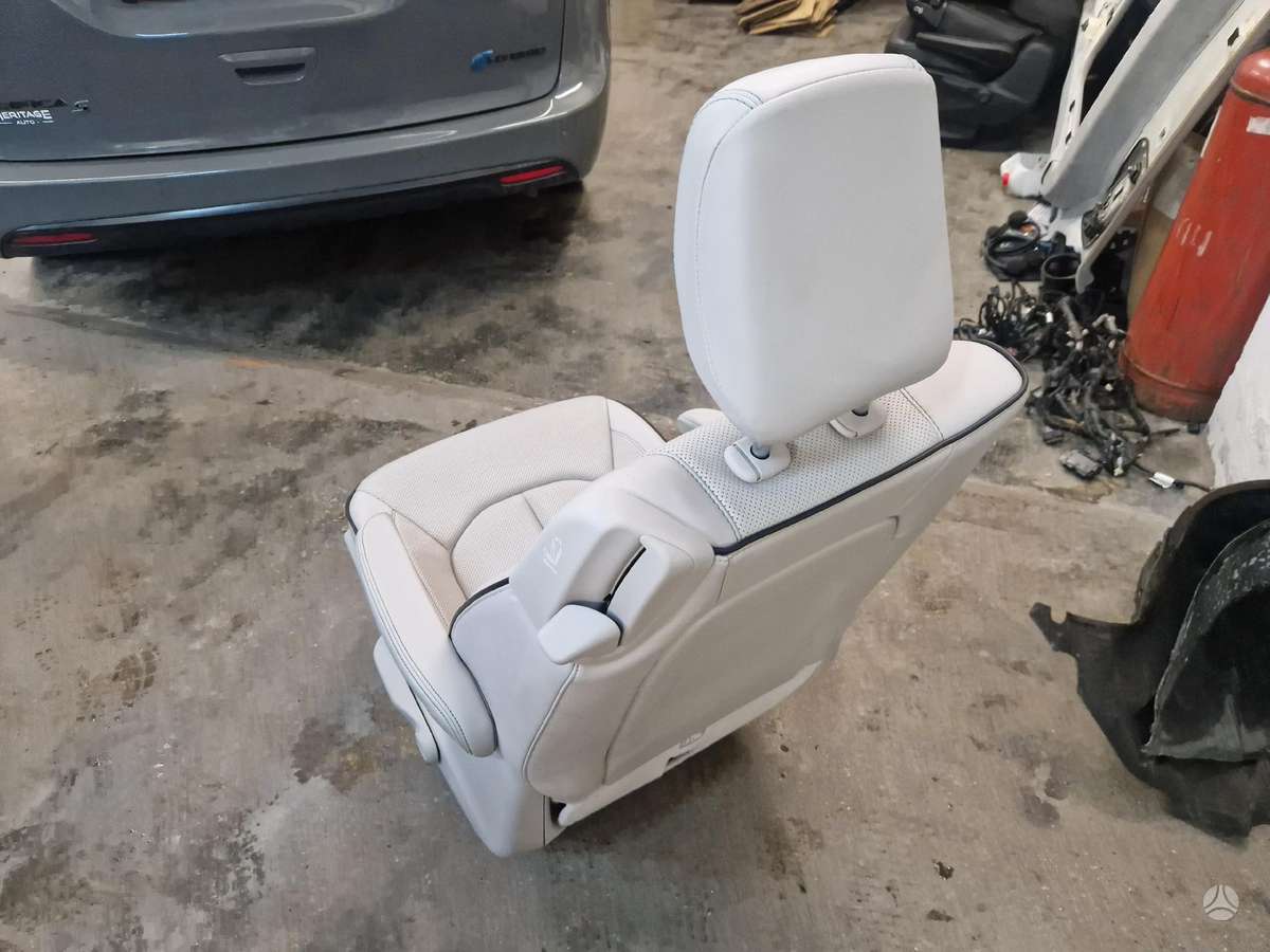 Chrysler Pacifica seats