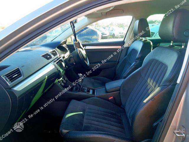 Skoda Superb dalimis