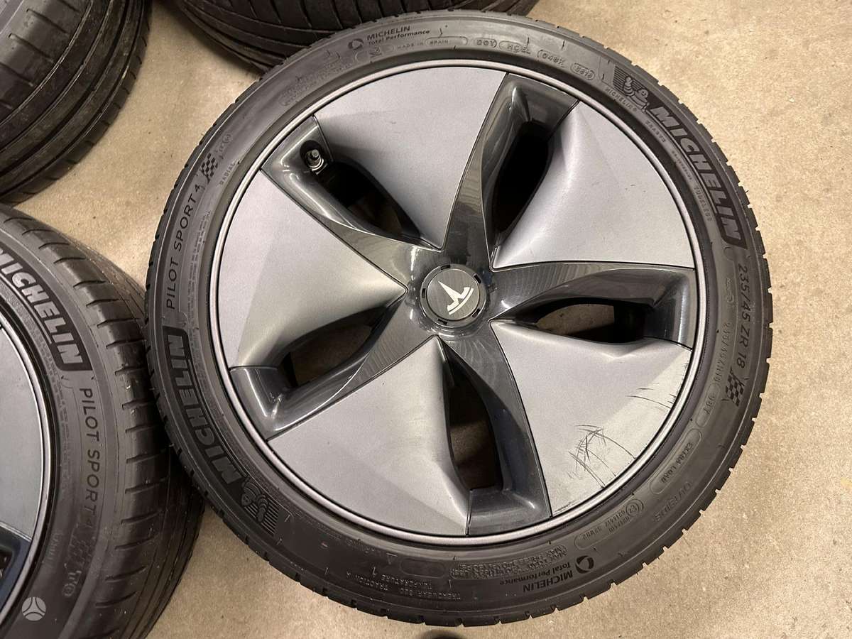 TESLA Model 3 original, light alloy, R18
