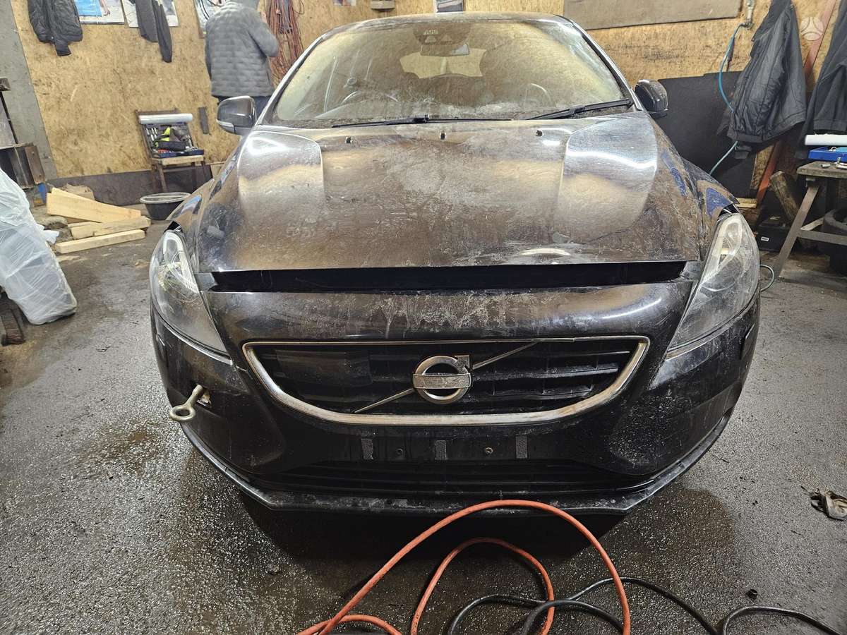Volvo V40