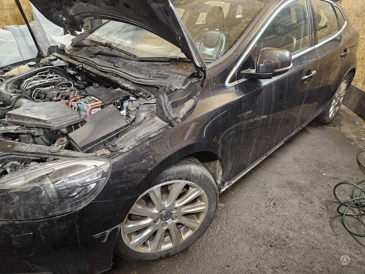 Volvo V40