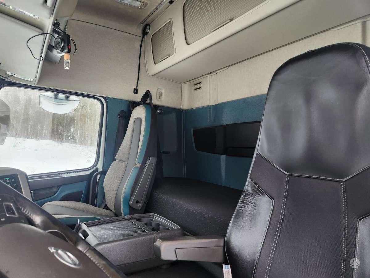 Volvo FM4  dalimis, semi-trailer trucks