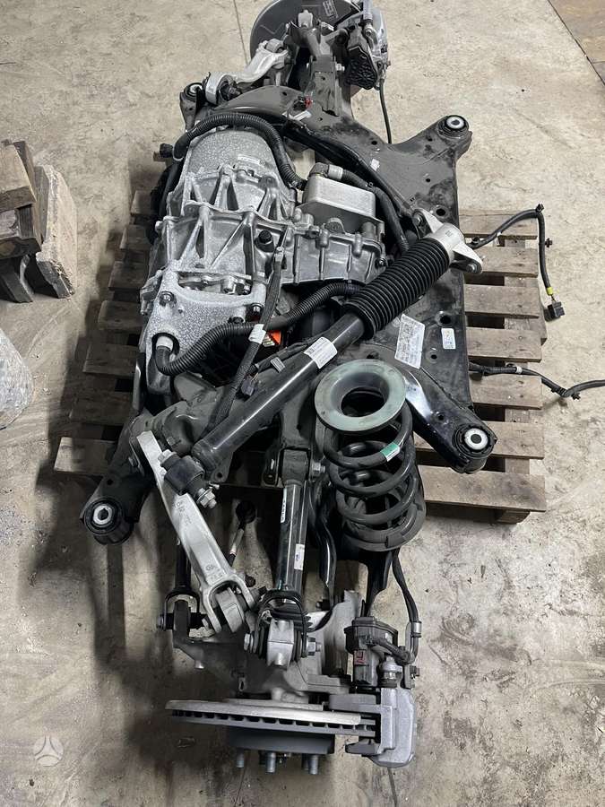 Tesla Model Y šasijas detaļas