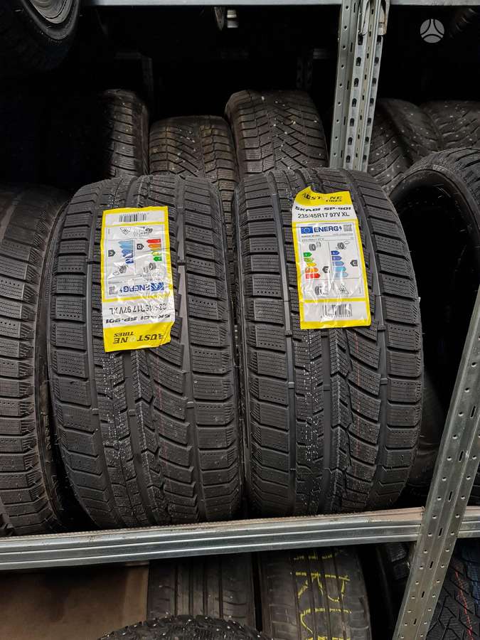 Austone, winter 235/45 R17