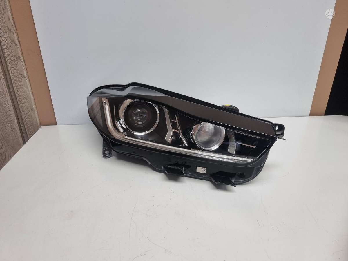 Jaguar XE lights
