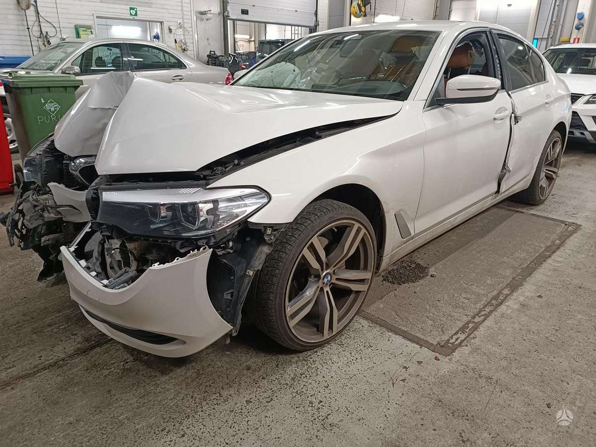 BMW 5 serija dalimis