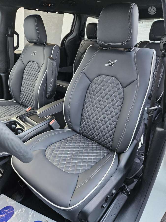 Chrysler Pacifica salono detalės