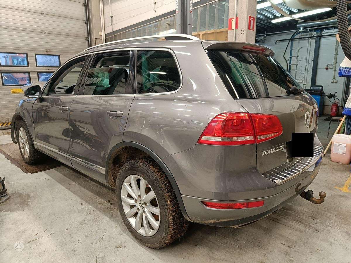 Volkswagen Touareg dalimis