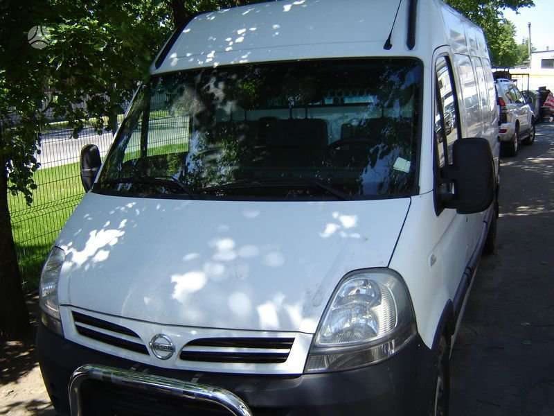 Nissan Interstar, preču