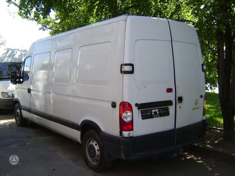 Nissan Interstar, preču