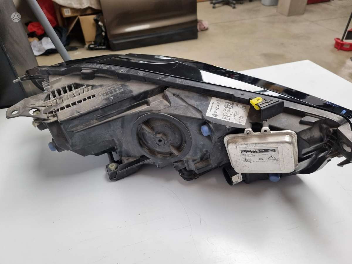 Jaguar XE lights